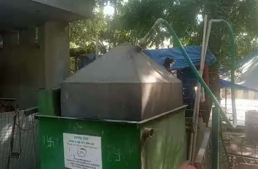 ghaziabad.jpg मंदिर चढ़े फूल अब खाद बनकर पौधों को दे रहे जीवन तो गैस से बन रहा प्रसाद