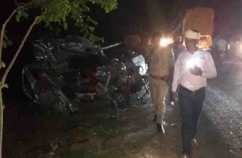 कन्नौज में भीषण हादसा, एक ही पल में खत्म हो गईं तीन जिंदगियां, सात घायल कन्नौज में भीषण हादसा, एक ही पल में खत्म हो गईं तीन जिंदगियां, सात घायल