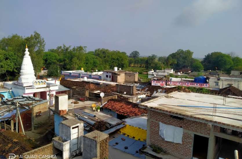 गुटबाजी और प्रतिद्वंदिता छोड़ तरक्की की राह पर परवरिया गुटबाजी और प्रतिद्वंदिता छोड़ तरक्की की राह पर परवरिया