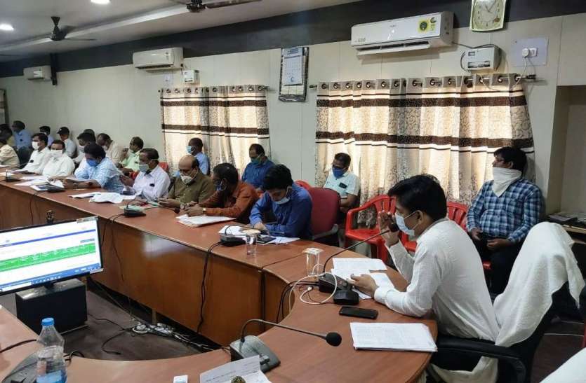 Accelerate construction of sanitation complexes, CEO reviews, fix responsibility स्वच्छता परिसरों के निर्माण में लाएं तेजी, सीईओ ने की समीक्षा, तय की जिम्मेदारी