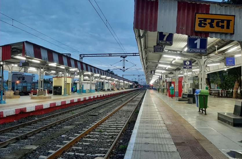 गरीब रथ स्पेशल ट्रेन पटरी पर दौड़ेगी, जल्द ही जारी होगी होगी समय सारिणी गरीब रथ स्पेशल ट्रेन पटरी पर दौड़ेगी, जल्द ही जारी होगी होगी समय सारिणी