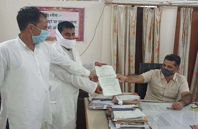 बलात्कार आरोपियों पर सख्त कार्रवाई करने की मांग बलात्कार आरोपियों पर सख्त कार्रवाई करने की मांग