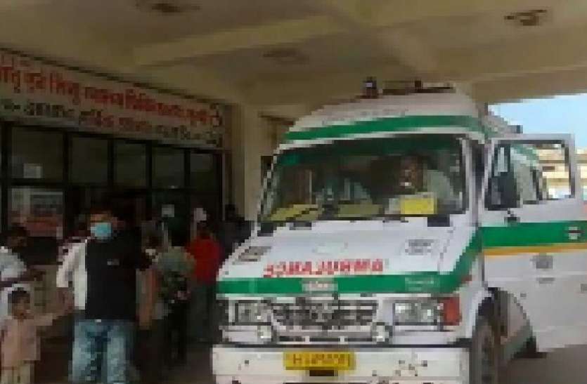 बूंदी चिकित्सालय में नवजात की अदला-बदली से हडक़ंप बूंदी चिकित्सालय में नवजात की अदला-बदली से हडक़ंप