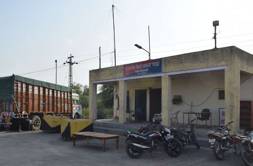CCTV cameras disappear from Sagar Pada police post raising many questions कई सवाल खड़े कर रहे सागर पाड़ा पुलिस चौकी से गायब हुए सीसीटीवी कैमरे