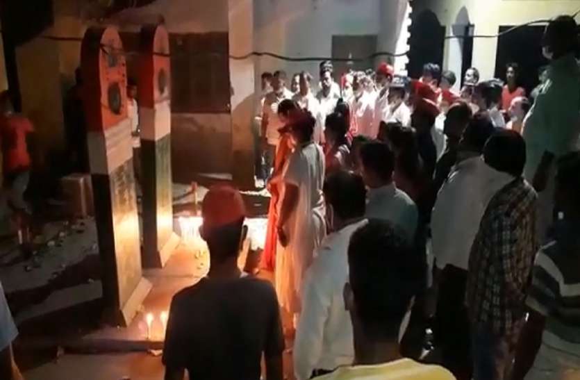 हाथरस कांड पर सपाइयों ने जताया आक्रोश, निकाला कैंडल मार्च हाथरस कांड पर सपाइयों ने जताया आक्रोश, निकाला कैंडल मार्च