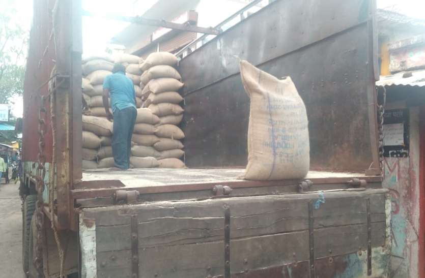 Rice sent to ration shop of standard level राशन दुकान को भेजा गया चावल मानक स्तर का