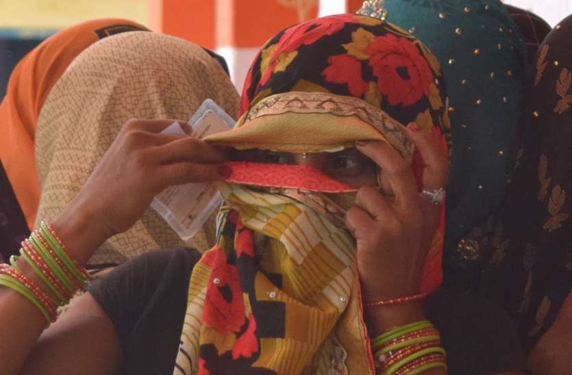 The sarpanch elected women in more than 50 percent of the seats as compared to men. पुरूषों के मुकाबले 50 प्रतिशत से भी अधिक सीटों पर सरपंच निर्वाचित हुई महिलाएं