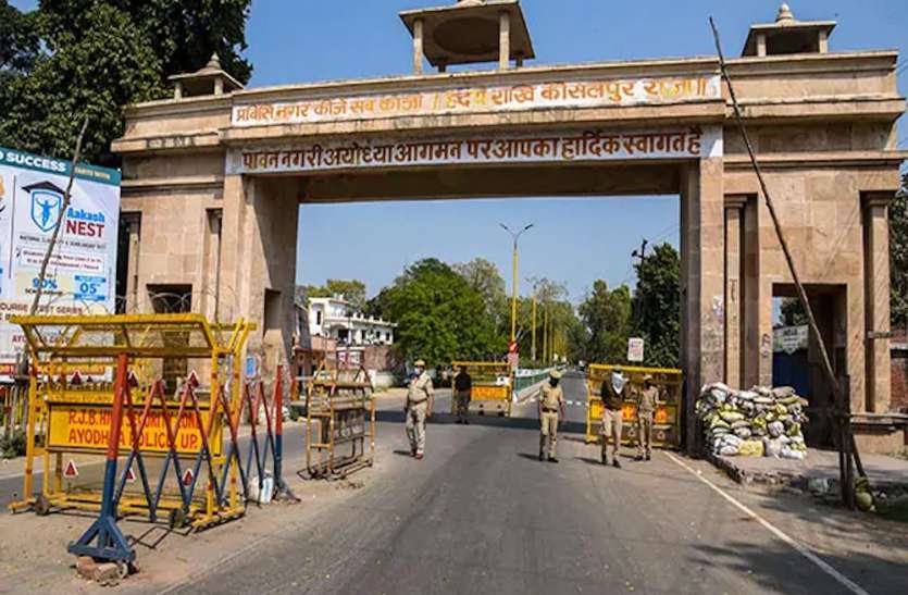 आज आएगा बाबरी विध्वंस का फैसला, रामनगरी समेत पूरे प्रदेश में हाई अलर्ट बाबरी मामला: कोर्ट की तरफ़ जाने वाले सभी रास्ते बंद, अयोध्या से लेकर मथुरा तक बेहद चौकसी