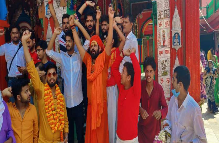 बाबरी विध्वंस फैसला : 'सब बरी' सुनते ही जयश्रीराम के नारे से गूंजा पूरा यूपी बाबरी विध्वंस फैसला : 'सब बरी' सुनते ही जयश्रीराम के नारे से गूंजा पूरा यूपी