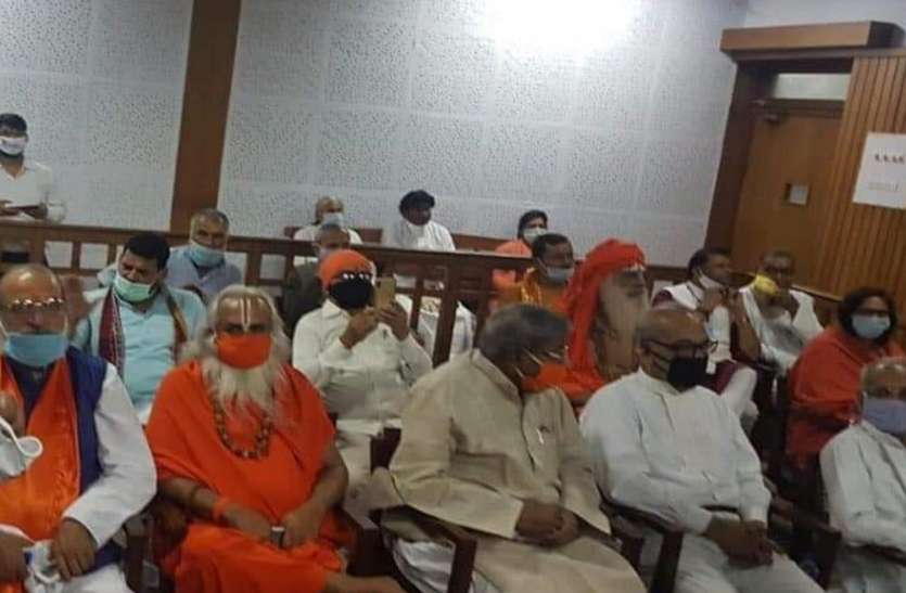 babri demolition विवादित ढांचा विध्वंसः इन 10 कारणों से कोर्ट में नहीं टिक पाए सीबीआई के सबूत