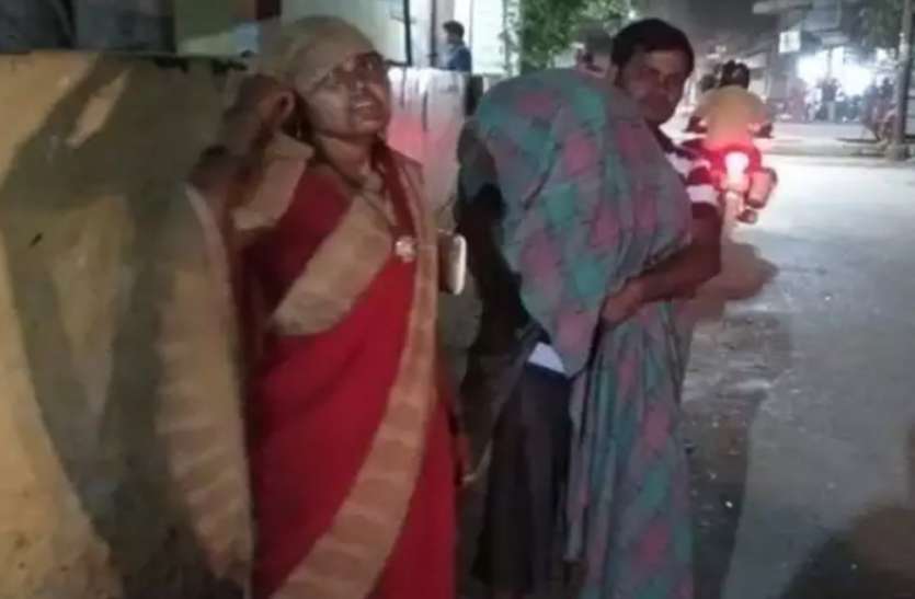Sultanpur News मासूम की लाश ले जाने के लिए नहीं मिला शव वाहन, अंत में लेना पड़ा रिक्शा