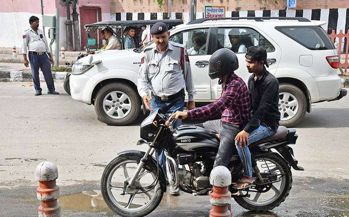 del02-trafficpolicechalan.jpg