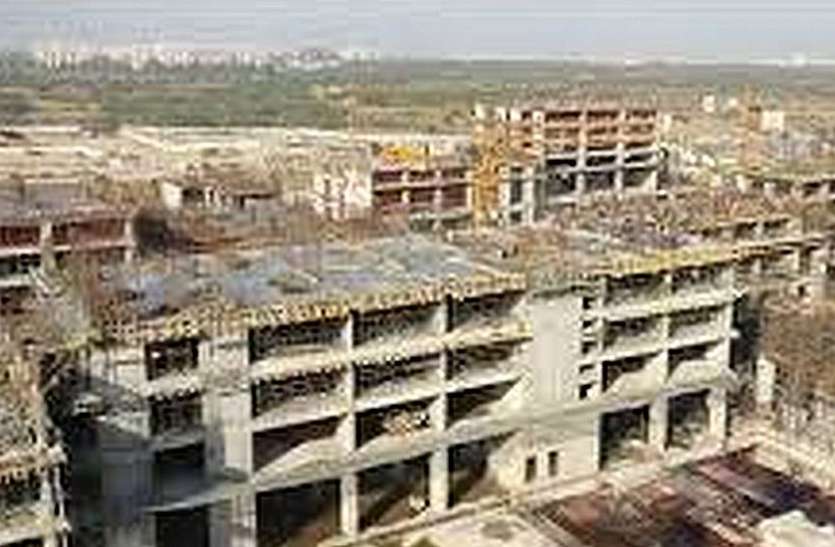 डायमंड बुर्स में लिफ्ट ऑपरेटर ने फांसी लगाई डायमंड बुर्स में लिफ्ट ऑपरेटर ने फांसी लगाई
