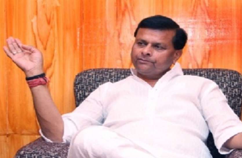 28 साल बाद आडवाणी-उमा भारती सहित 32 आरोपी बरी, जयभान सिंह के घर पर सीबीआई ने मारा था छापा