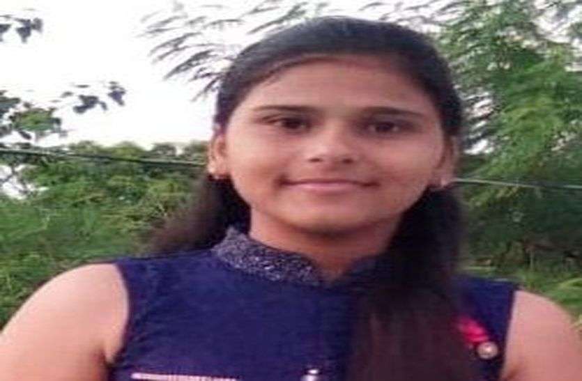 Student komal at the third position in the gentle contest in bhilwara छात्रा कोमल निबंध प्रतियोगिता में तीसरा स्थान पर