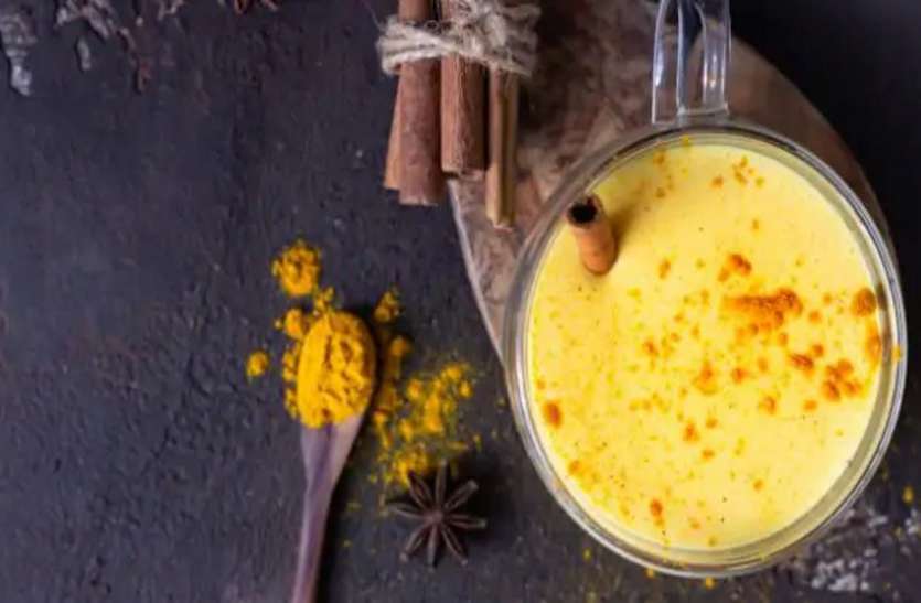 आयुर्वेद के अनुसार दूध पीने का क्या है सबसे सही समय, इन चीजों के साथ न करें सेवन आयुर्वेद के अनुसार दूध पीने का क्या है सबसे सही समय, इन चीजों के साथ न करें सेवन