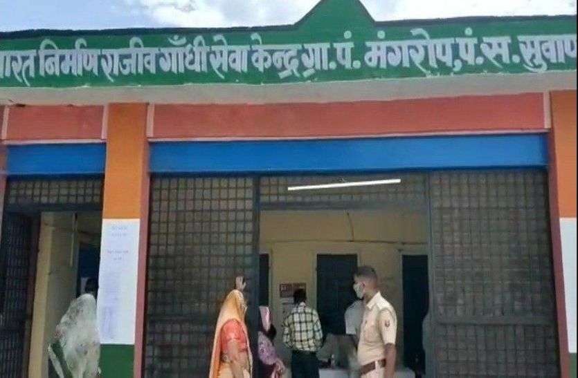 Two women infected filed nomination in Mangrope in bhilwara मंगरोप में दो महिला संक्रमितों ने किया नामांकन दाखिल