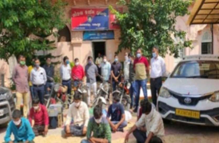 Ahmedabad News : अंतरराज्यीय वाहन चोर गिरोह के सात सदस्य गिरफ्तार Ahmedabad News : अंतरराज्यीय वाहन चोर गिरोह के सात सदस्य गिरफ्तार