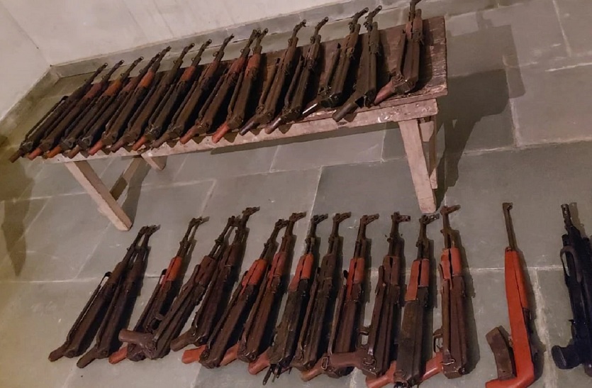 मिजोरम  में बीएसएफ ने 28 एके 47 व अन्य घातक हथियार बरामद किए