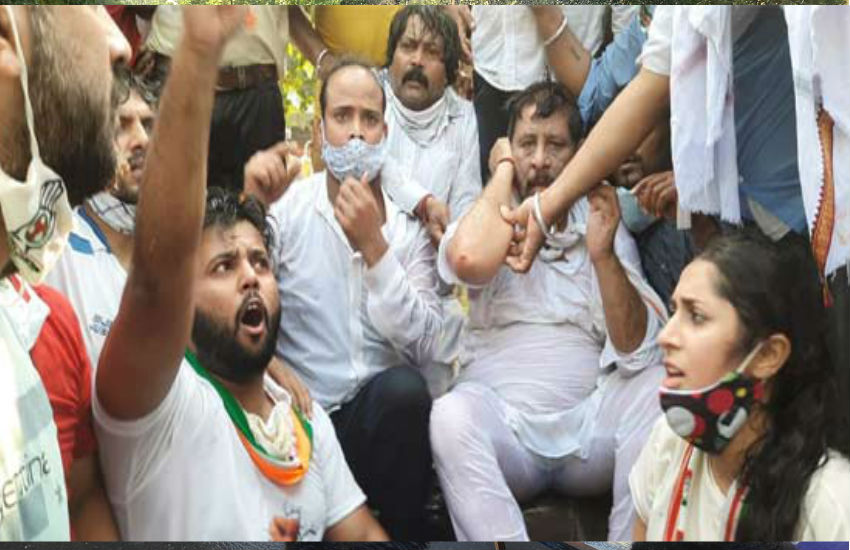राहुल गांधी के खिलाफ यूपी में बदसलूकीः कांग्रेस ने किया बड़ा प्रदर्शन, पुलिस से भिड़े
