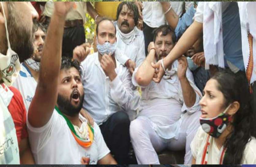 Congress agitation राहुल गांधी के खिलाफ यूपी में बदसलूकीः कांग्रेस ने किया बड़ा प्रदर्शन, पुलिस से भिड़े