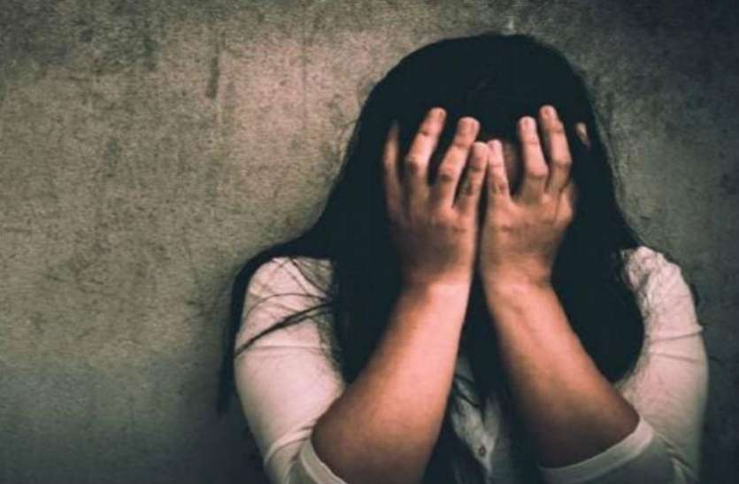 rape_1.jpg शर्मनाक! चचेरे भाई ने ही नाबालिग बहन से किया बलात्कार, पुलिस ने आरोपी को किया गिरफ़्तार