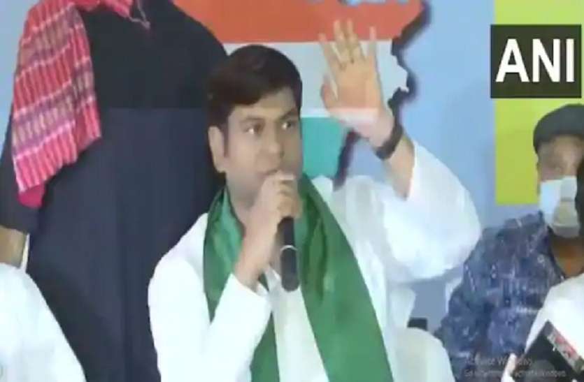 बिहार विधानसभा चुनावों में घमासान, वीआईपी पार्टी ने छोड़ा महागठबंधन बिहार विधानसभा चुनावों में घमासान, वीआईपी पार्टी ने छोड़ा महागठबंधन