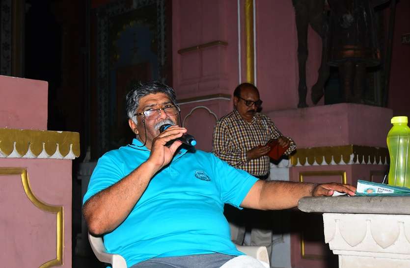 Song Meditation : पुराने गीतों में वो मेडिटेशन, जो तनाव दूर कर दें Song Meditation : पुराने गीतों में वो मेडिटेशन, जो तनाव दूर कर दें