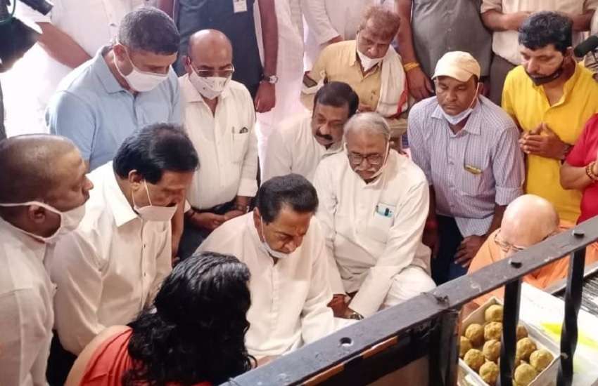 जबलपुर में पूजन करते प्रदेश कांग्रेस अध्यक्ष कमलनाथ