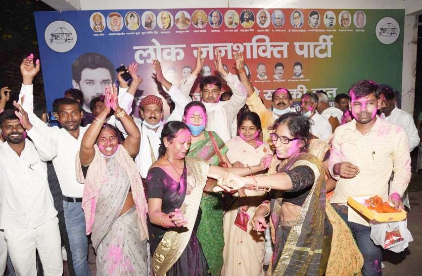 राजग में नीतिश का नेतृत्व अस्वीकार, चिराग पासवान ने की अलग चुनाव की घोषणा राजग में नीतिश का नेतृत्व अस्वीकार, चिराग पासवान ने की अलग चुनाव की घोषणा