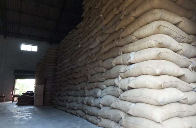 Non-standard rice in preparation for consumption again फिर खपाने की तैयारी में अमानक चावल