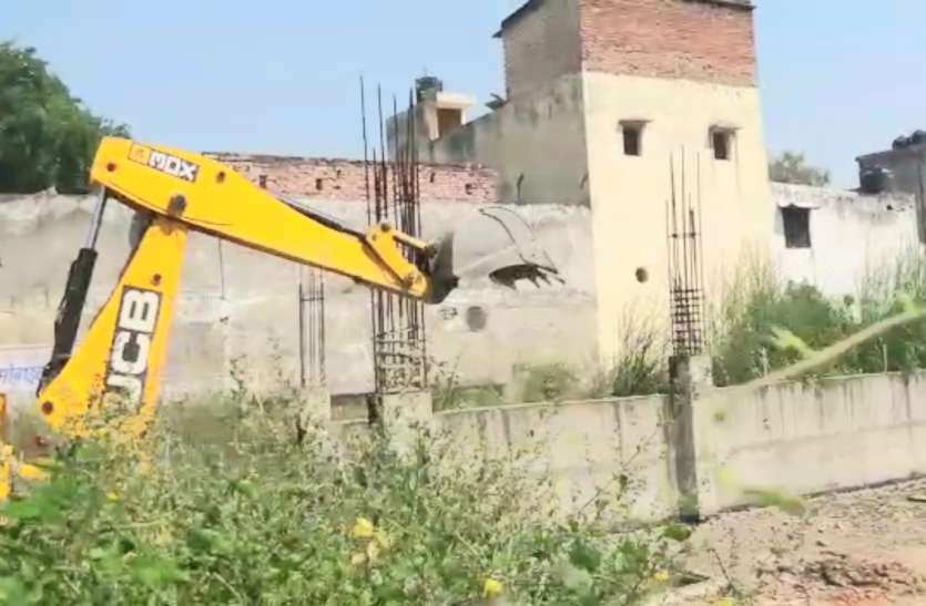 20201006_173959.jpg आजम खान के करीबी रिटायर्ड पुलिस ऑफिसर के घर पर चला आरडीए का बुलडोजर