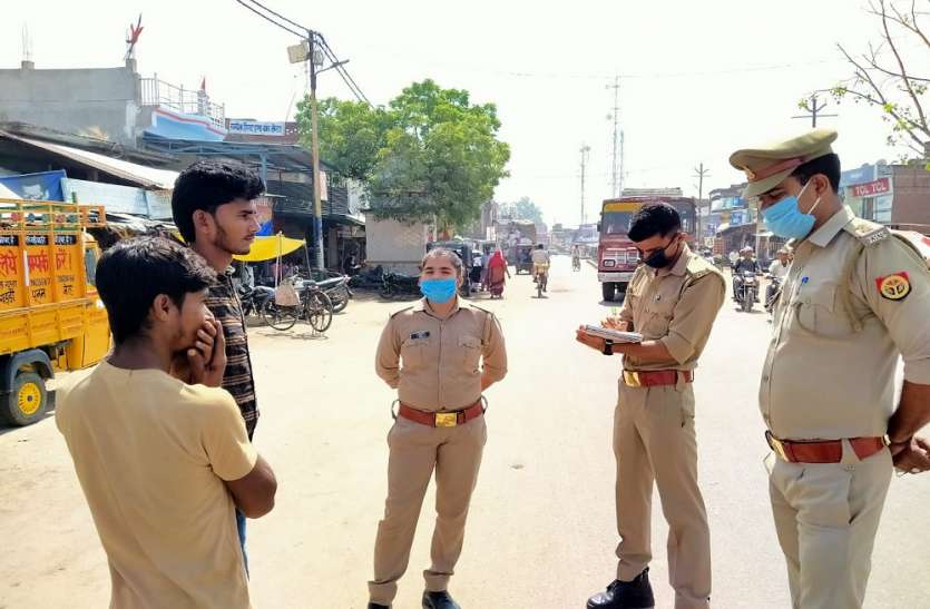 महिला अपराध नियंत्रण के लिए एक्शन मूड में दिख रही पुलिस, चलाया एंटी रोमियो अभियान, नवयुवकों में अफरा तफरी महिला अपराध नियंत्रण के लिए एक्शन मूड में दिख रही पुलिस, चलाया एंटी रोमियो अभियान, नवयुवकों में अफरा तफरी