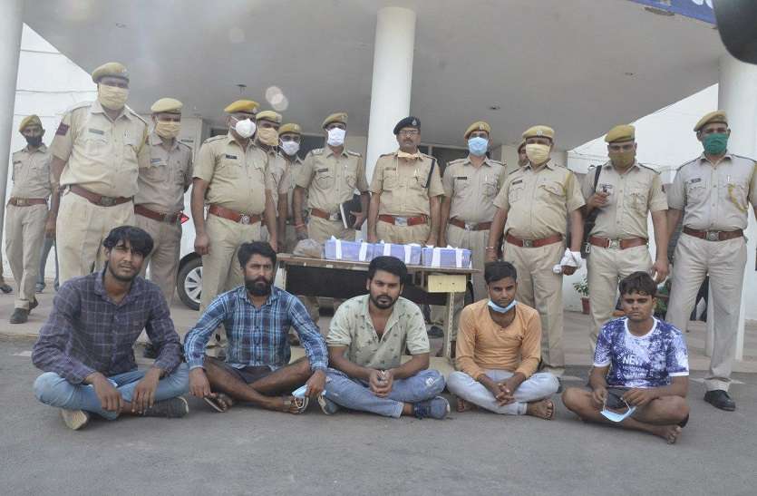 डीग थाना प्रभारी व एसआई ने लादेन गिरोह के एक साथी को छोड़ा, दोनों निलम्बित डीग थाना प्रभारी व एसआई ने लादेन गिरोह के एक साथी को छोड़ा, दोनों निलम्बित