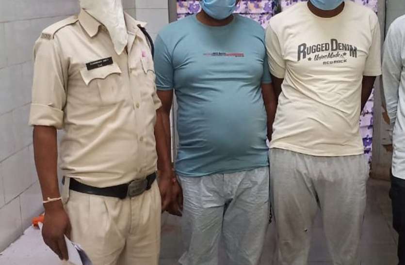 केंद्र प्रभारी और मुकद्दम गिरफ्तार, जेल भेजा केंद्र प्रभारी और मुकद्दम गिरफ्तार, जेल भेजा