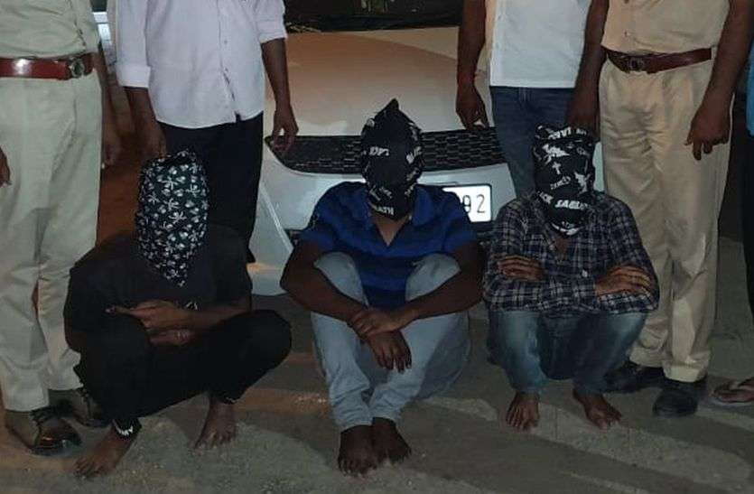 तस्करी के लिए चालक का अपहरण कर लूटी थी कार तस्करी के लिए चालक का अपहरण कर लूटी थी कार