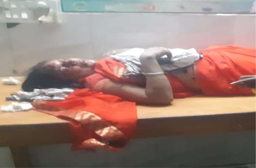 Negligence in civil hospital, commotion आधा घंटे तक सिर से बहता रहा खून, कर्मचारी तलाशते रहे इंजेक्शन