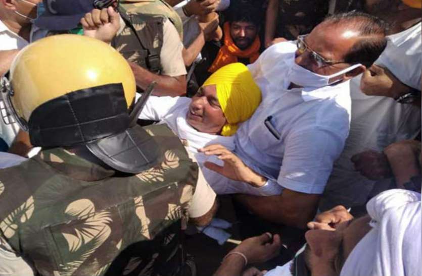 kisan andolan पुलिस की लाठियां खाने के बाद भी रातभर डटे रहे किसान, दिन में गिरफ्तार