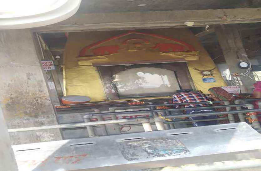 प्रशासन नहीं ले रहा मंदिर पर इंतजामों का जायजा Shadow of Corona at Lakkhi Fair to be held at Ratangarh Mata Temple, mp news, datia news, रतनगढ़ माता मंदिर पर होने वाले लक्खी मेले पर कोरोना का साया