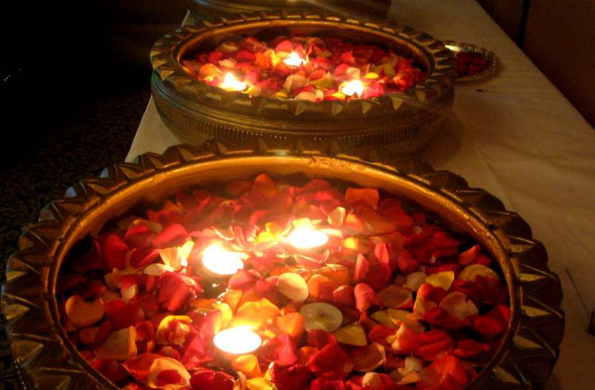 candles फ्लोटिंग कैंडल्स से सजाएं अपना घर, ये हैं खास टिप्स