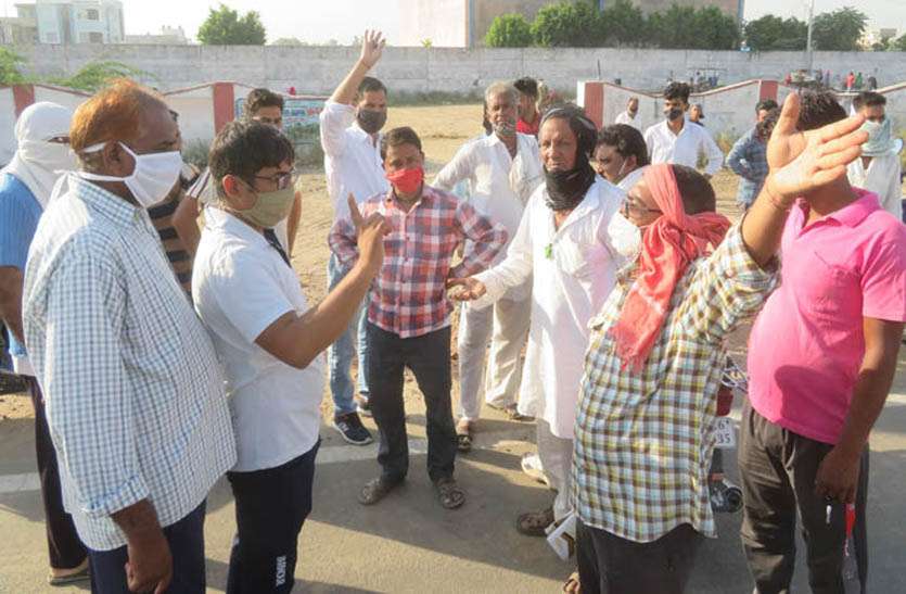 साप्ताहिक हाट बाजार में बकरा मंडी का किया विरोध साप्ताहिक हाट बाजार में बकरा मंडी का किया विरोध