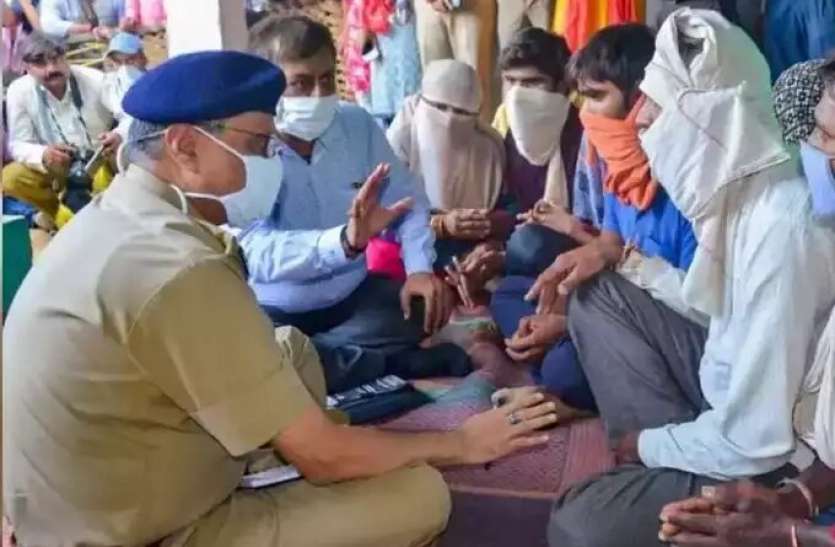 navbharat-times.jpg हाथरस: पीड़िता का भाई बोला- 'बहन पर शक नहीं, पुलिस चरित्र हनन करने पर तुली, आरोपी से कभी नहीं हुई बात'