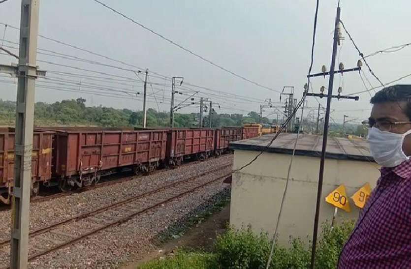 रेलवे ने किया गंभीर समस्या का समाधान, अब आउटर में नहीं पिटेंगी सैकड़ों ट्रेनें रेलवे ने किया गंभीर समस्या का समाधान, अब आउटर में नहीं पिटेंगी सैकड़ों ट्रेनें