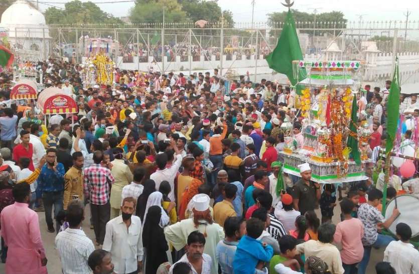 cehllum अशरा ए मोहर्रम के 40वें दिन मनाया चेहल्लुम, सागरताल में ससम्मान दफनाए ताजिए