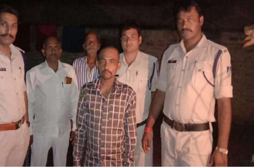 12 साल बाद सीधी पुलिस ने खोज निकाला लापता बेटे रवि पांडेय को Good Job: सीधी पुलिस के इस कारनामें ने पांडेय परिवार में ला दी खुशियों की बहार