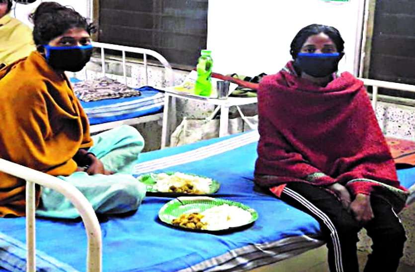 राजनांदगांव: खेत में काम कर रहे मजदूरों पर गिरी आकाशीय बिजली, एक युवती की मौत, 10 लोग घायल राजनांदगांव: खेत में काम कर रहे मजदूरों पर गिरी आकाशीय बिजली, एक युवती की मौत, 10 लोग घायल