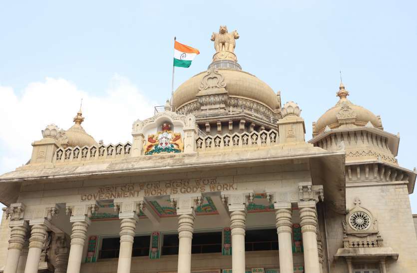 सोशल मीडिया के जरिए मतदाताओं को लुभाने में जुटे प्रत्याशी सोशल मीडिया के जरिए मतदाताओं को लुभाने में जुटे प्रत्याशी