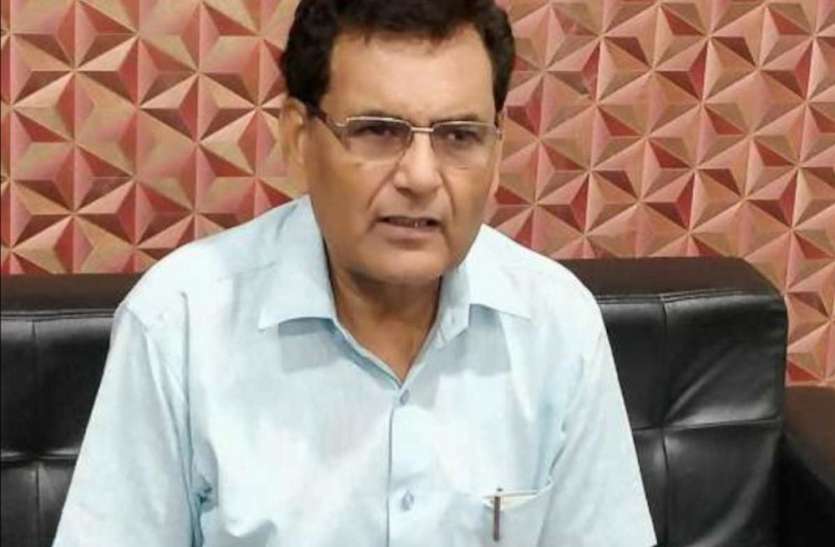 गैंगरेप पीड़िता के घर पहुंचे विकास निगम के अध्यक्ष, कहा दोषियों को मिलेगी ऐसी सजा कि उनकी सात पीढ़ियां रखेंगी याद गैंगरेप पीड़िता के घर पहुंचे विकास निगम के अध्यक्ष, कहा दोषियों को मिलेगी ऐसी सजा कि उनकी सात पीढ़ियां रखेंगी याद