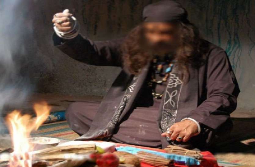 tantrik.jpg पति को वश में करने झाड़ फूंक कराने गई महिला से तांत्रिक ने किया दुष्कर्म