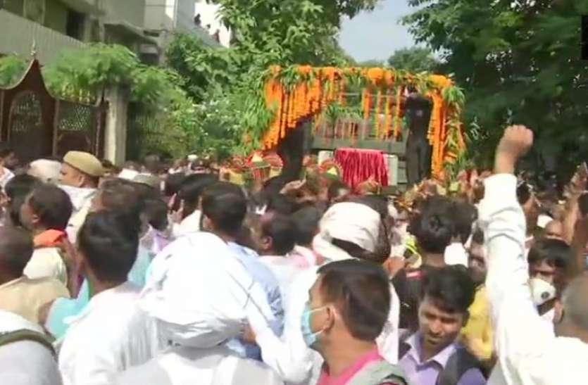 Ram Vilas Paswan last rites दिवंगत नेता Ram Vilas Paswan की अंतिम यात्रा शुरू, पटना के जनार्दन घाट पर कुछ देर में होगा अंतिम संस्कार
